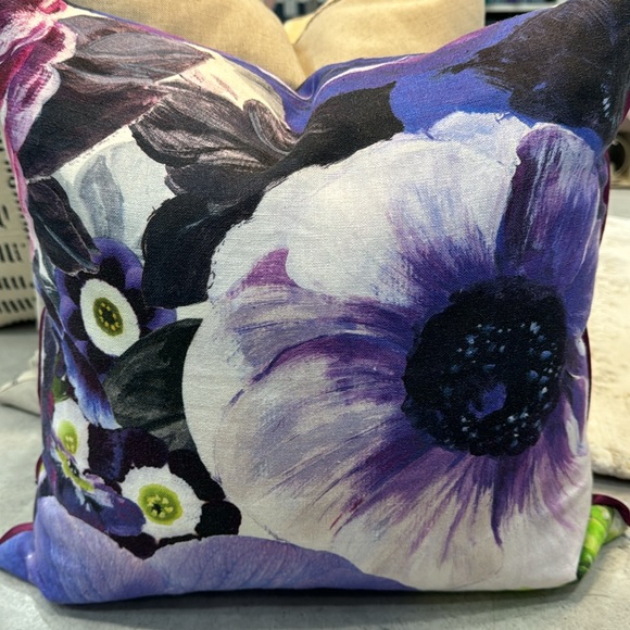 Cushion designer guild 16 x 16 - Picture 2 of 3